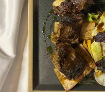 Томлёные телячьи ребрышки