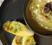 Нежный крем-суп из белых грибов с кедровыми орехами