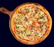 Пицца с курицей и грибами