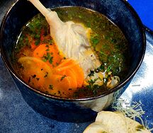 Томлённый суп с утиной ножкой и овощами