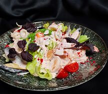 Микс с морепродуктами, камчатским крабом и красной икрой