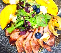 Салат с уткой и манго