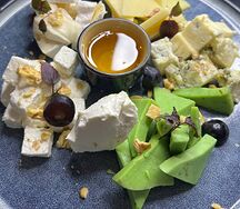 Ассорти из благородных сыров