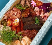 Сет из мясных деликатесов