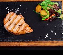 Стейк из cвинoй корейки