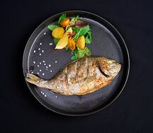 Дорадо на гриле с молодым картофелем