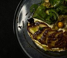 Салат с угрём и артишоками