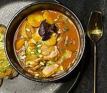 Суп пронто с подкопченной индейкой, стручковой фасолью и молодым картофелем