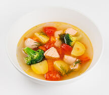 Уха с лососем и брокколи 