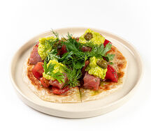 Роти с тунцом и гуакамоле