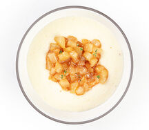 Манная каша с томленой грушей и белым шоколадом