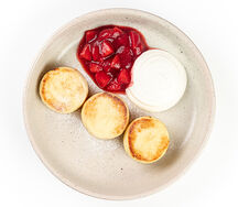 Сырники с соусом на выбор