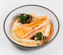 Лосось с кремом из корня сельдерея и грибами шиитаке