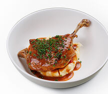 Утиная ножка с картофельным пюре