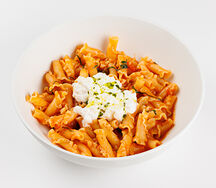 Паста с томатами и страчателлой