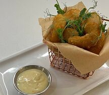 Креветки в панировке с соусом руй