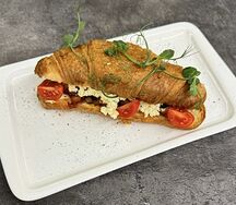 Круассан с баклажаном