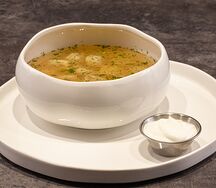 Пельмени с бульоном