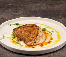 Стейк из капусты с кисло-сладким соусом