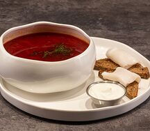 Борщ с салом и бородинским хлебом