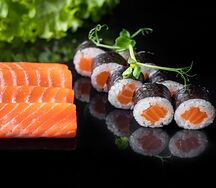 Маки с лососем