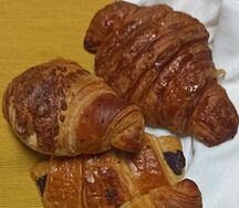 Турновер с помидорами и сыром