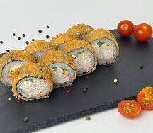 Жареный ролл с крабом