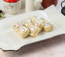 Ролл Калифорния в кунжуте