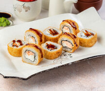 Жареный ролл с лососем