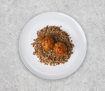 Гречневая каша и тефтели из говядины