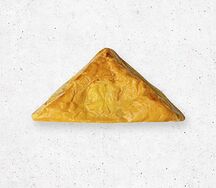 Пицца закрытая с колбасой и курицей