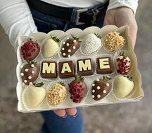 Набор из клубники + шоколадные буквы МАМЕ