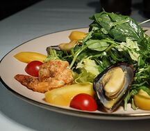 Салат с морепродуктами