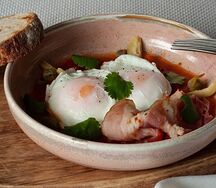 Шакшука с беконом