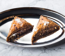 Пахлава с орехами и шоколадом