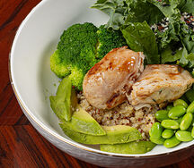 Куриная грудка с киноа с зелеными  овощами
