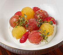 Томаты с кремом из страчателлы
