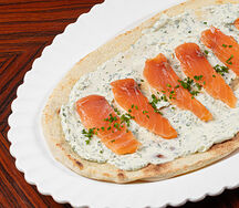 Пиццета со слабосоленым лососем
