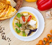 Пельмени с бульоном