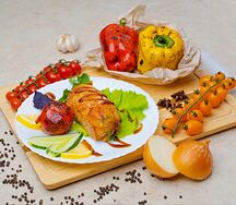 Куриный рулет с картошкой фри