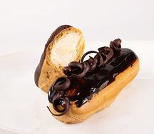 Эклер с заварным кремом