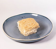 Торт слоеный с кремом Шантили