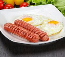Яичница с сосисками