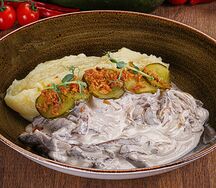 Бефстроганов с пюре