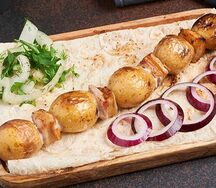 Молодой картофель на мангале