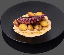 Осьминог гриль с соусом мисо