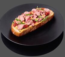 Брускетта с ростбифом