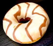 Донат с карамельной начинкой