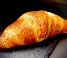 Круассан с заварным кремом