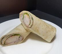 Ролл с курицей, клюквой и орехами